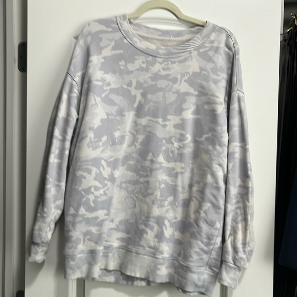 Lululemon sweatshirt size 6 or 8.